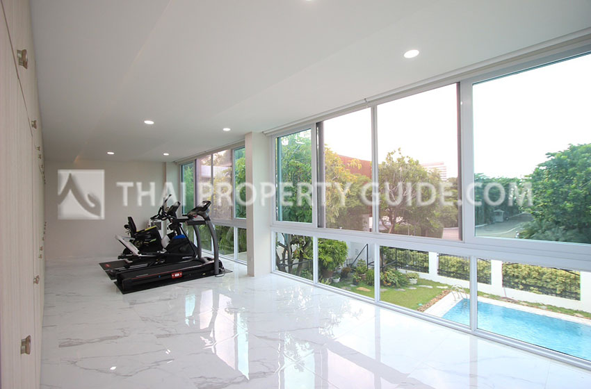 House with Private Pool in Sukhumvit 